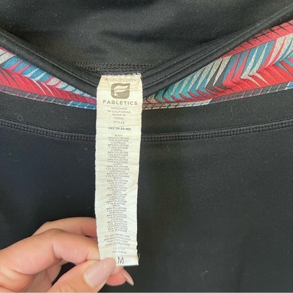 Fabletics Camacan Tribal Chevron Cropped Leggings size M - Picture 5 of 11